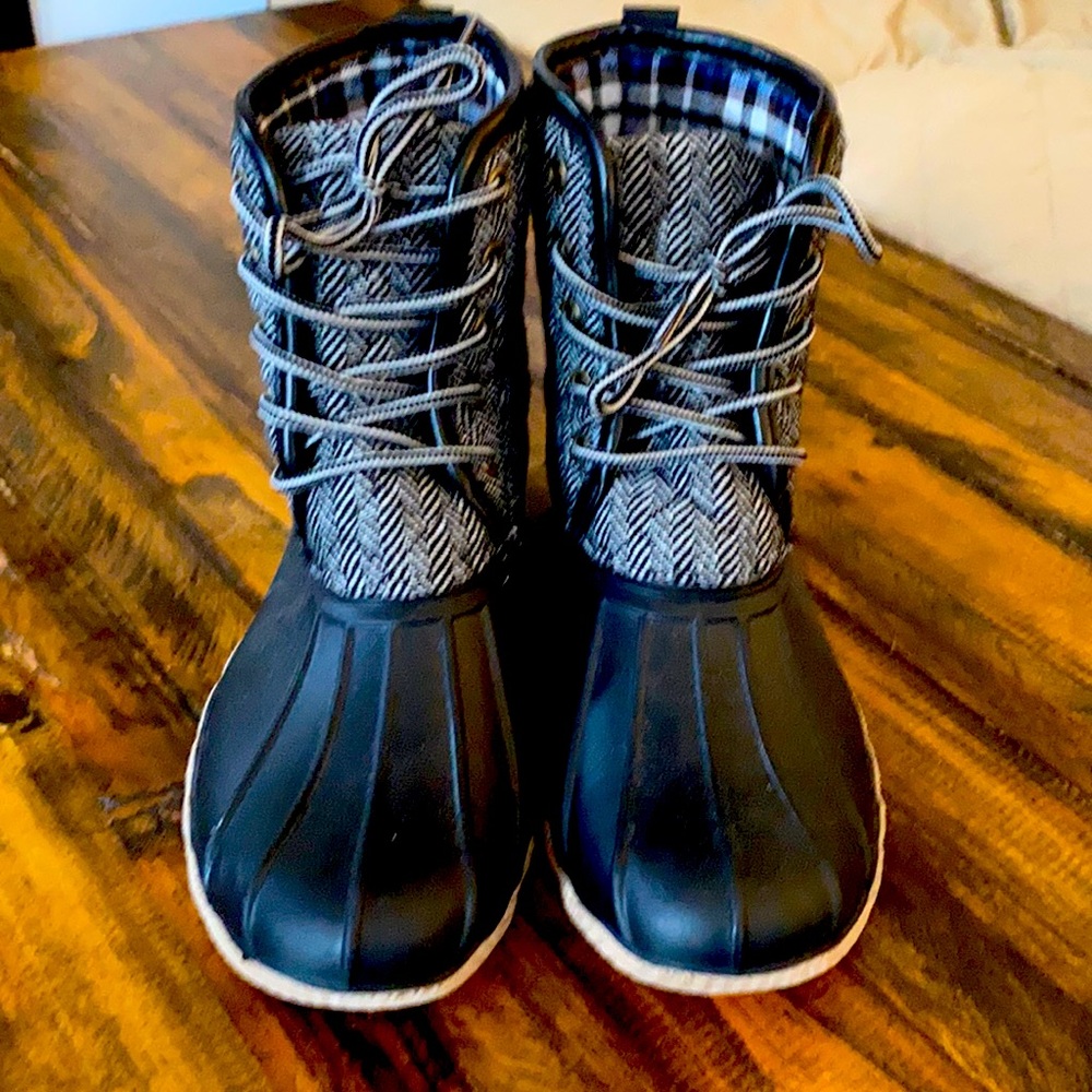 Snow boots rain boots like new